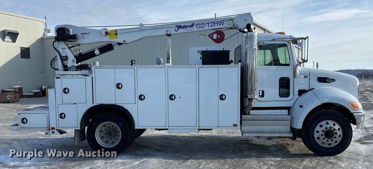 image for item FG1541 2019 Peterbilt 337 utility / service truck