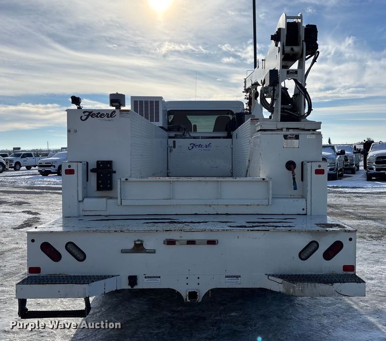 image for item FG1541 2019 Peterbilt 337 utility / service truck