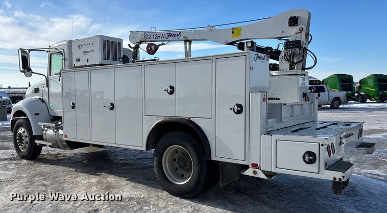 image for item FG1541 2019 Peterbilt 337 utility / service truck