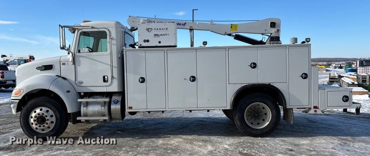 image for item FG1541 2019 Peterbilt 337 utility / service truck