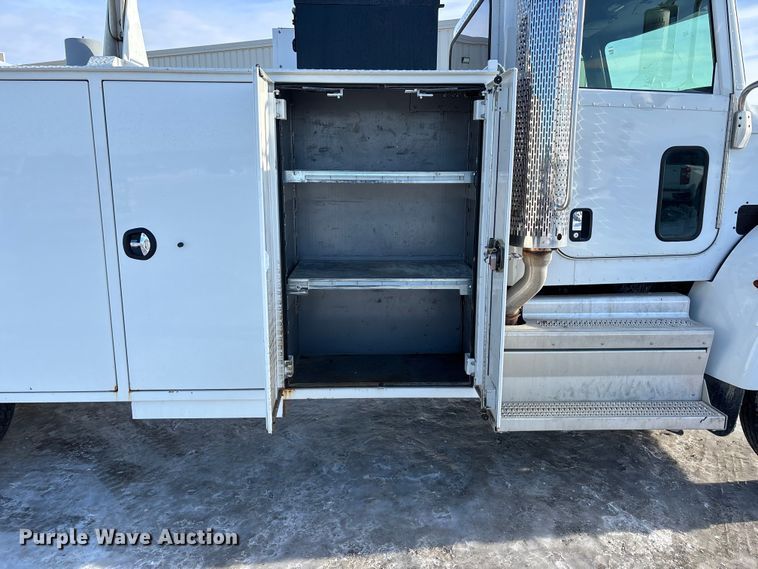 image for item FG1541 2019 Peterbilt 337 utility / service truck