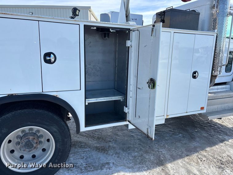 image for item FG1541 2019 Peterbilt 337 utility / service truck