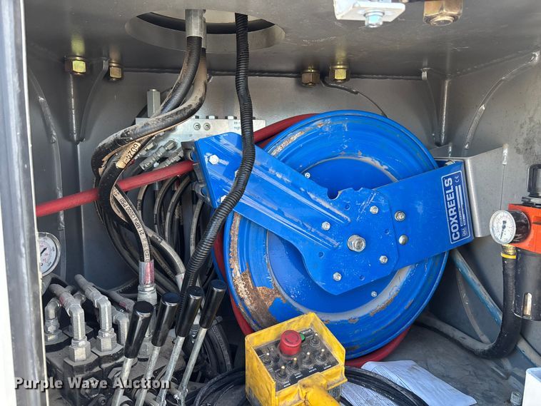 image for item FG1541 2019 Peterbilt 337 utility / service truck