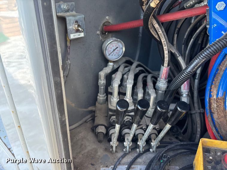 image for item FG1541 2019 Peterbilt 337 utility / service truck