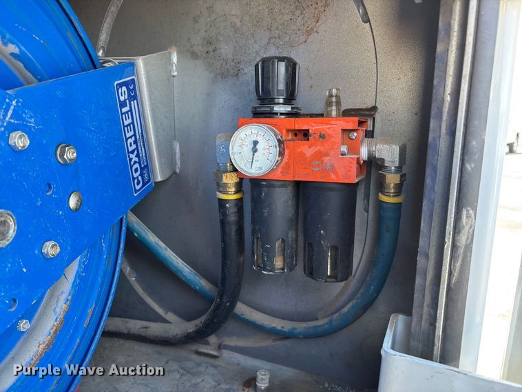 image for item FG1541 2019 Peterbilt 337 utility / service truck