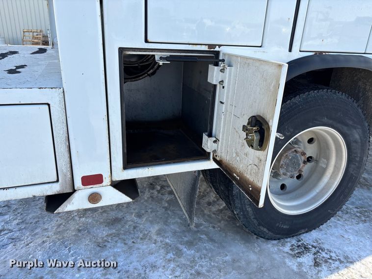 image for item FG1541 2019 Peterbilt 337 utility / service truck