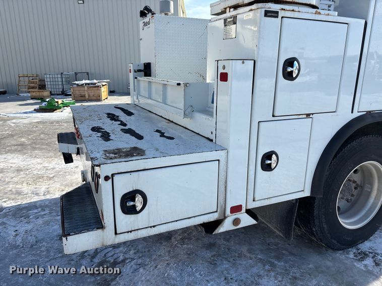 image for item FG1541 2019 Peterbilt 337 utility / service truck