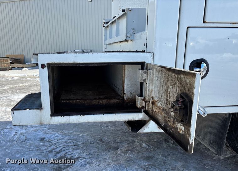 image for item FG1541 2019 Peterbilt 337 utility / service truck