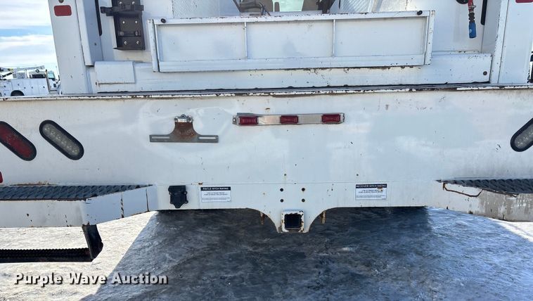 image for item FG1541 2019 Peterbilt 337 utility / service truck