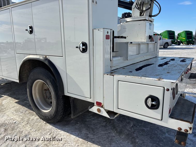 image for item FG1541 2019 Peterbilt 337 utility / service truck