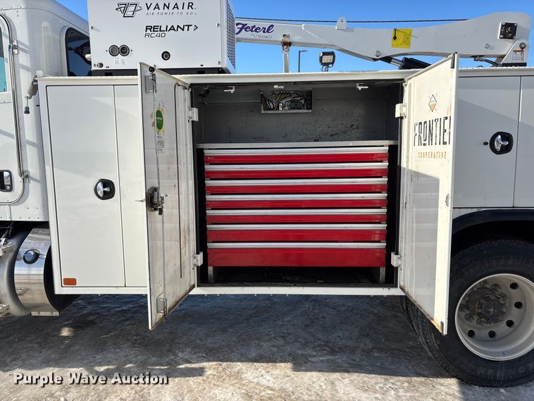 image for item FG1541 2019 Peterbilt 337 utility / service truck