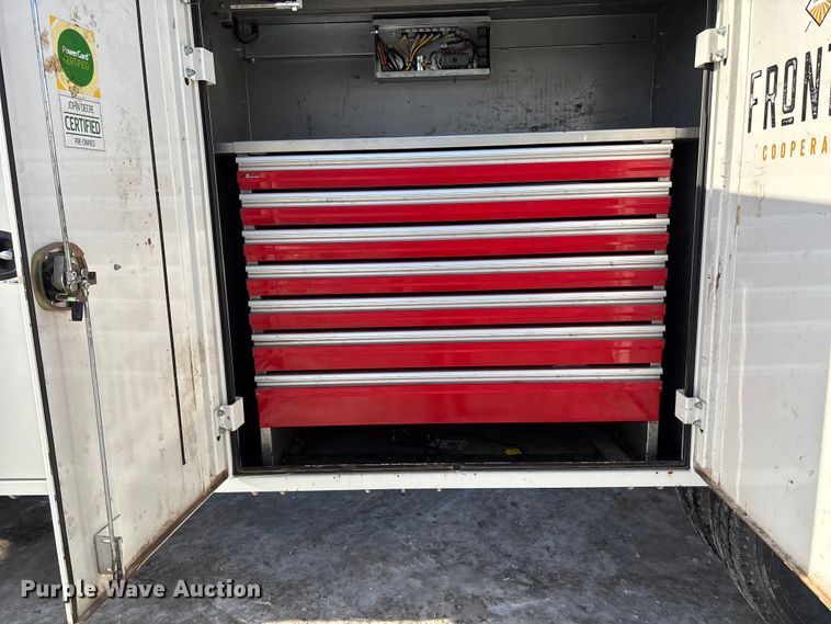 image for item FG1541 2019 Peterbilt 337 utility / service truck