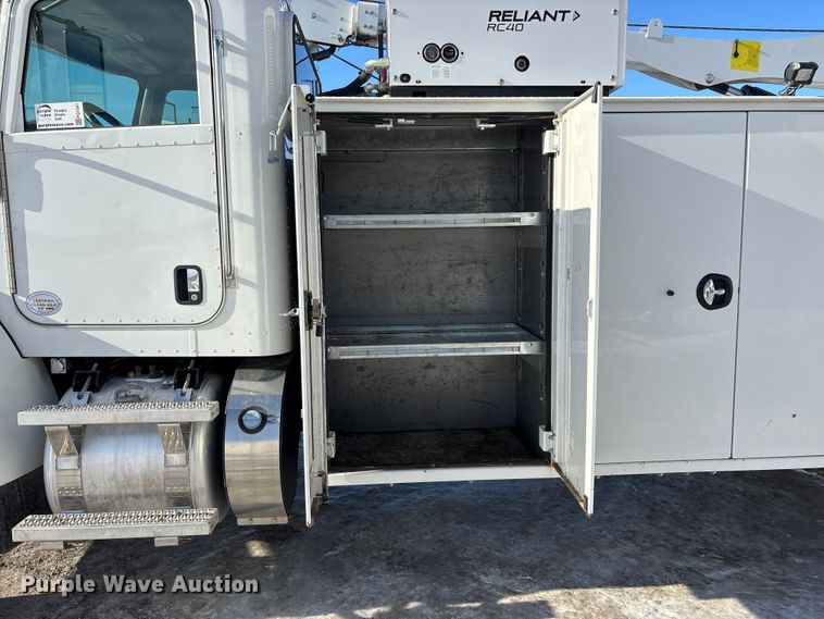 image for item FG1541 2019 Peterbilt 337 utility / service truck