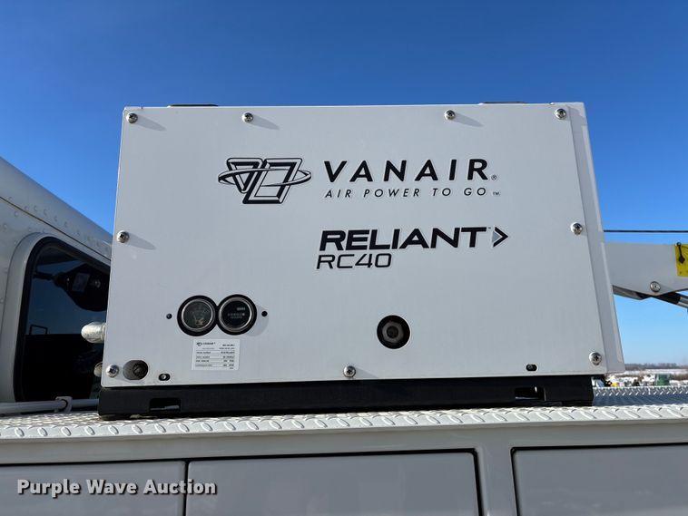 image for item FG1541 2019 Peterbilt 337 utility / service truck