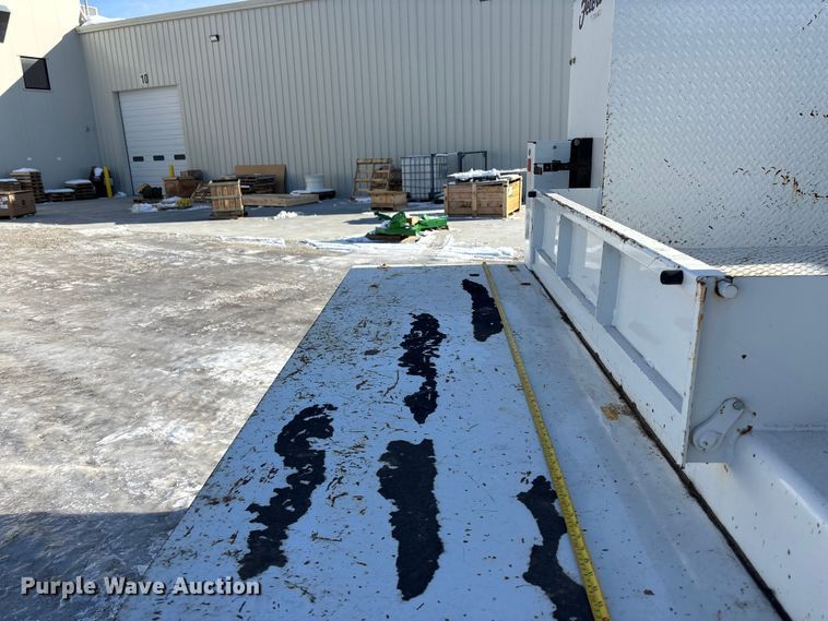 image for item FG1541 2019 Peterbilt 337 utility / service truck