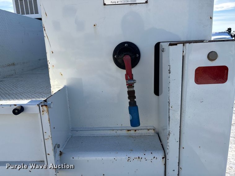 image for item FG1541 2019 Peterbilt 337 utility / service truck