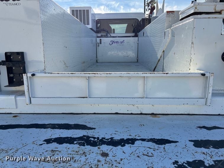 image for item FG1541 2019 Peterbilt 337 utility / service truck