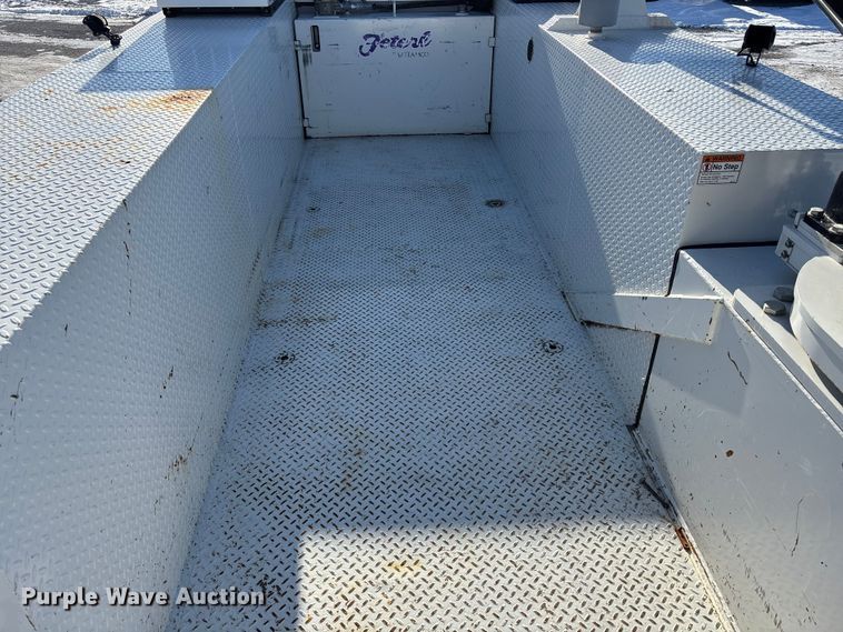 image for item FG1541 2019 Peterbilt 337 utility / service truck