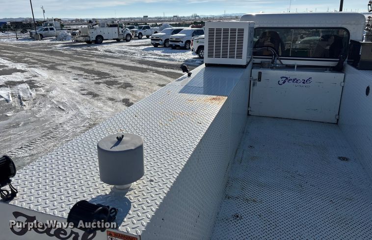 image for item FG1541 2019 Peterbilt 337 utility / service truck