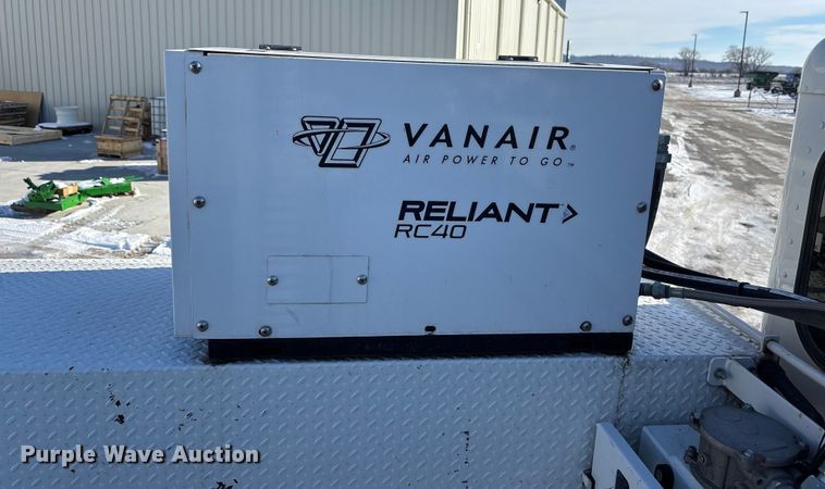 image for item FG1541 2019 Peterbilt 337 utility / service truck