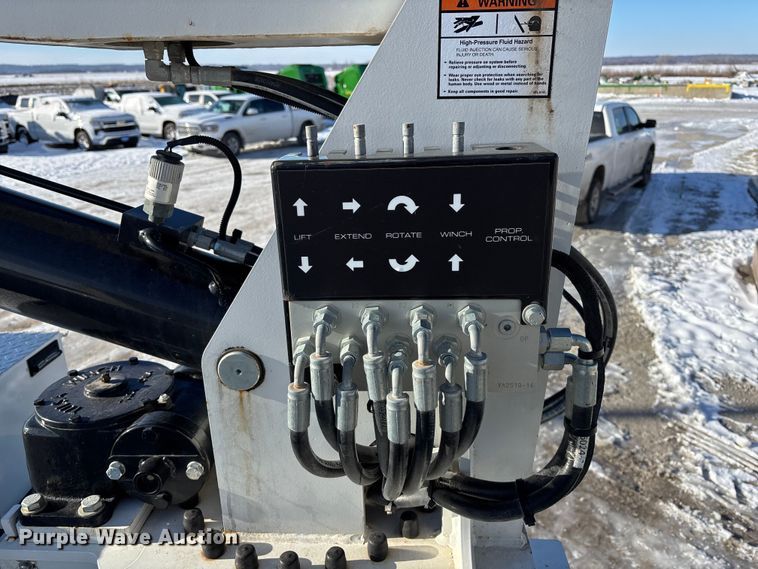 image for item FG1541 2019 Peterbilt 337 utility / service truck