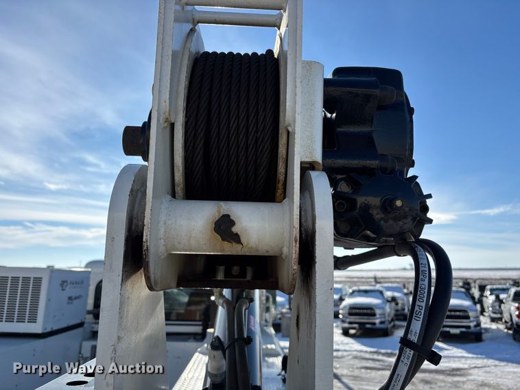 image for item FG1541 2019 Peterbilt 337 utility / service truck