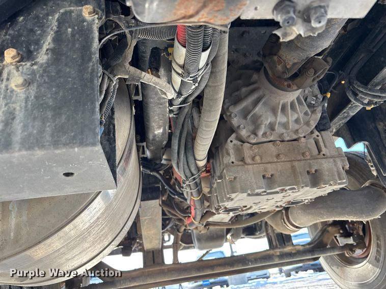 image for item FG1541 2019 Peterbilt 337 utility / service truck