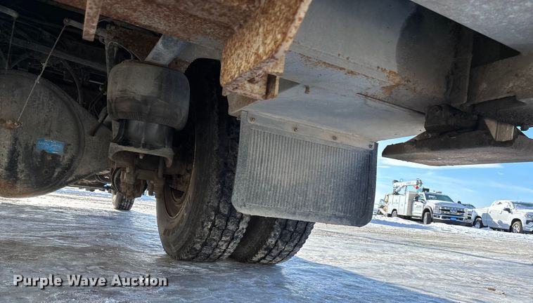 image for item FG1541 2019 Peterbilt 337 utility / service truck