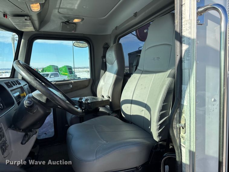 image for item FG1541 2019 Peterbilt 337 utility / service truck