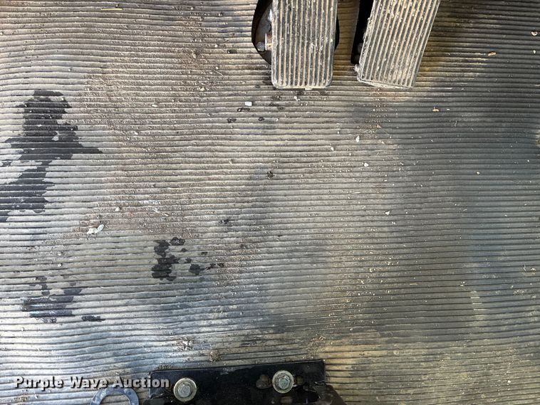 image for item FG1541 2019 Peterbilt 337 utility / service truck