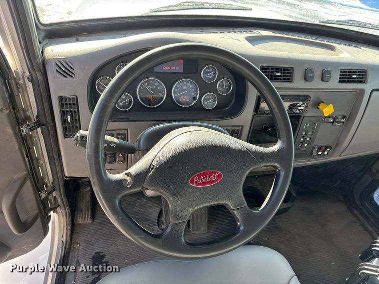 image for item FG1541 2019 Peterbilt 337 utility / service truck