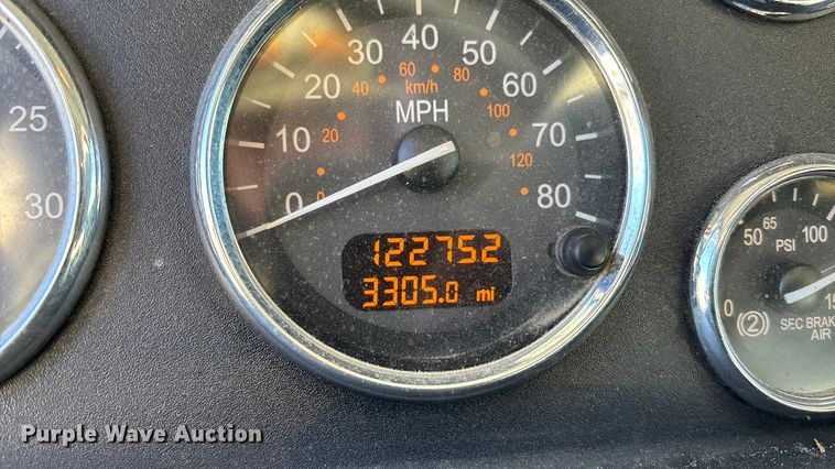 image for item FG1541 2019 Peterbilt 337 utility / service truck