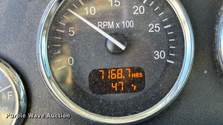 image for item FG1541 2019 Peterbilt 337 utility / service truck