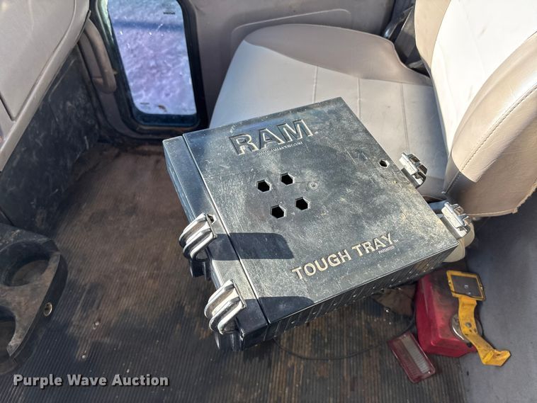 image for item FG1541 2019 Peterbilt 337 utility / service truck