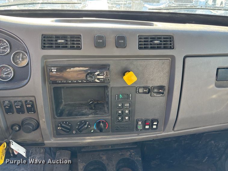 image for item FG1541 2019 Peterbilt 337 utility / service truck