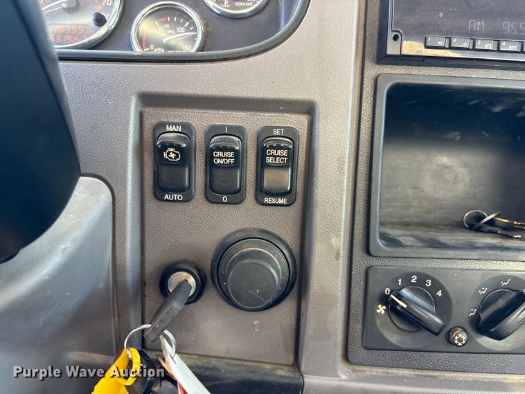 image for item FG1541 2019 Peterbilt 337 utility / service truck