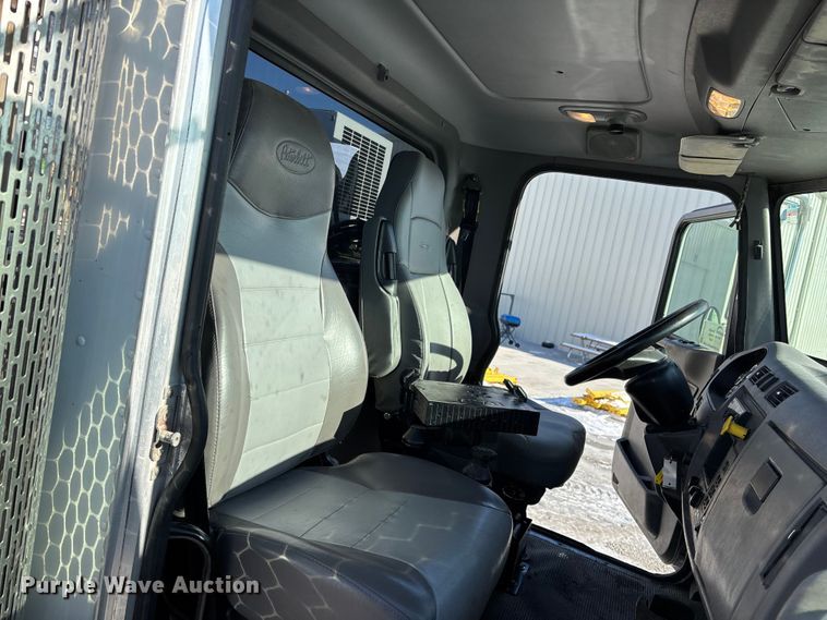 image for item FG1541 2019 Peterbilt 337 utility / service truck