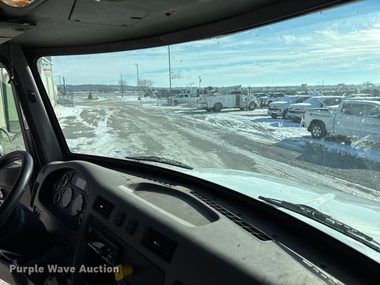 image for item FG1541 2019 Peterbilt 337 utility / service truck