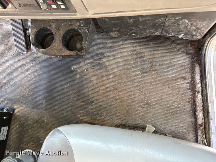 image for item FG1541 2019 Peterbilt 337 utility / service truck