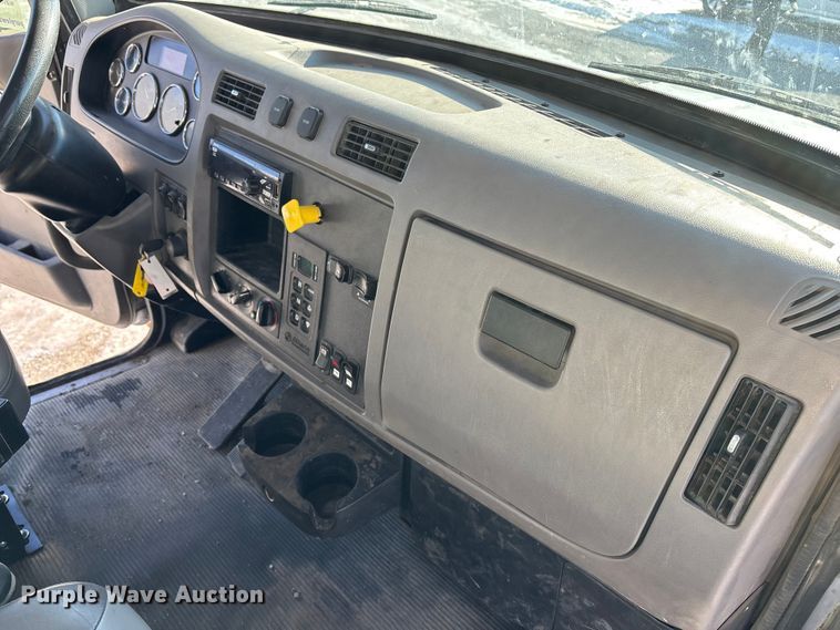 image for item FG1541 2019 Peterbilt 337 utility / service truck