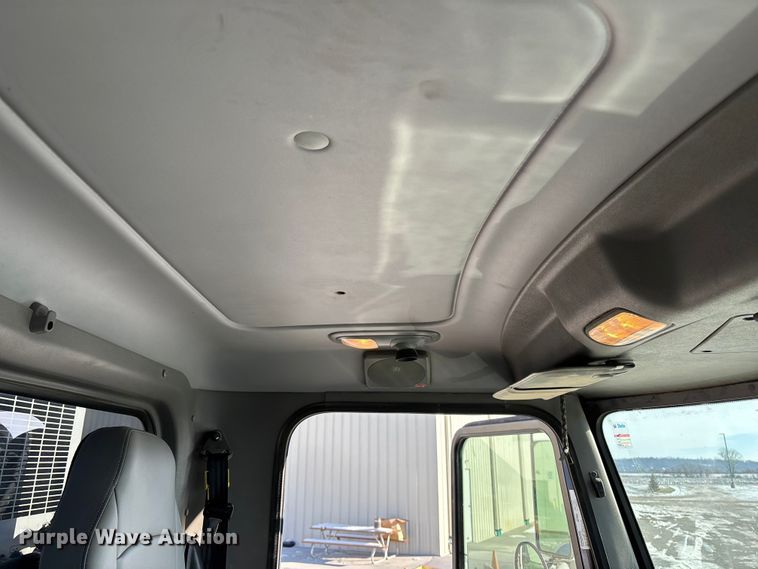 image for item FG1541 2019 Peterbilt 337 utility / service truck