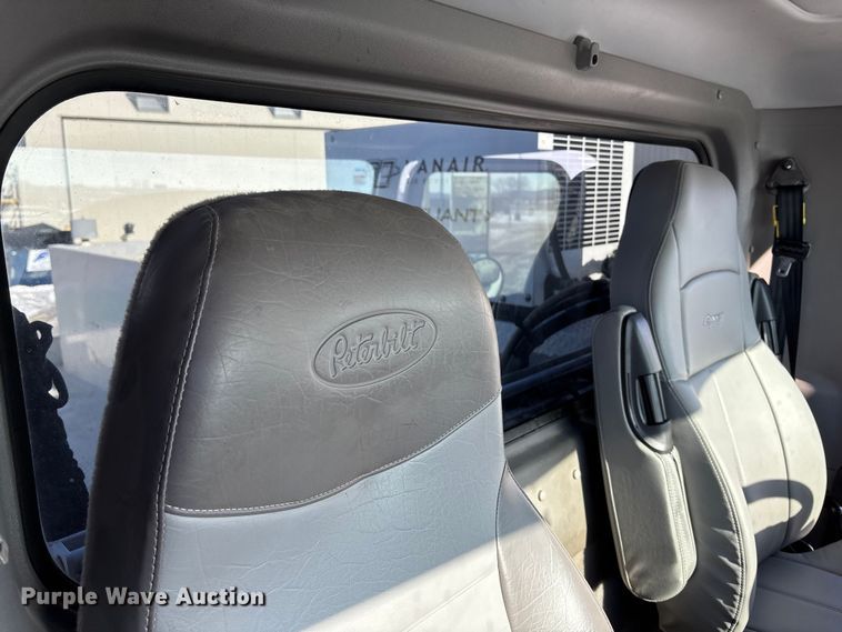 image for item FG1541 2019 Peterbilt 337 utility / service truck