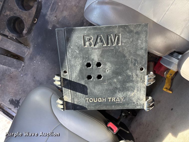 image for item FG1541 2019 Peterbilt 337 utility / service truck