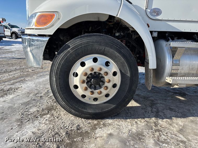 image for item FG1541 2019 Peterbilt 337 utility / service truck