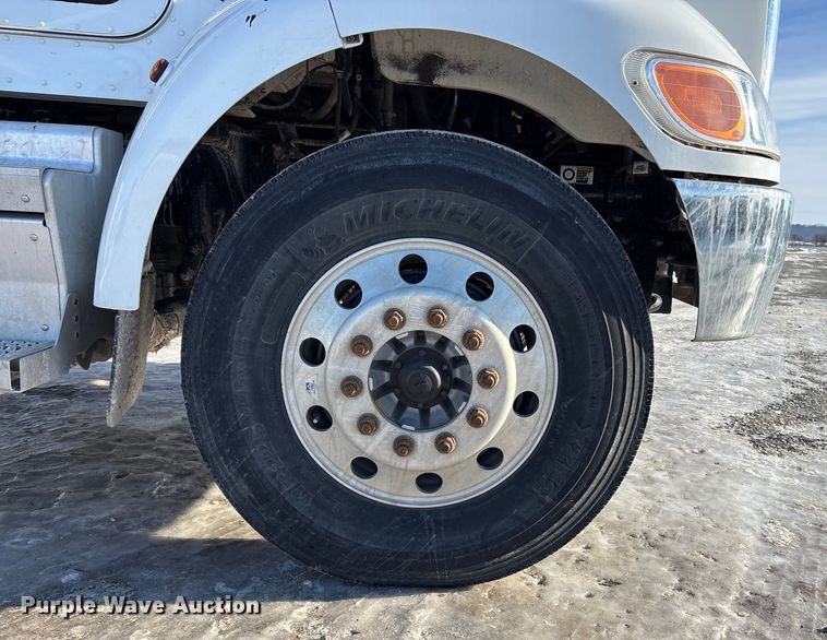 image for item FG1541 2019 Peterbilt 337 utility / service truck