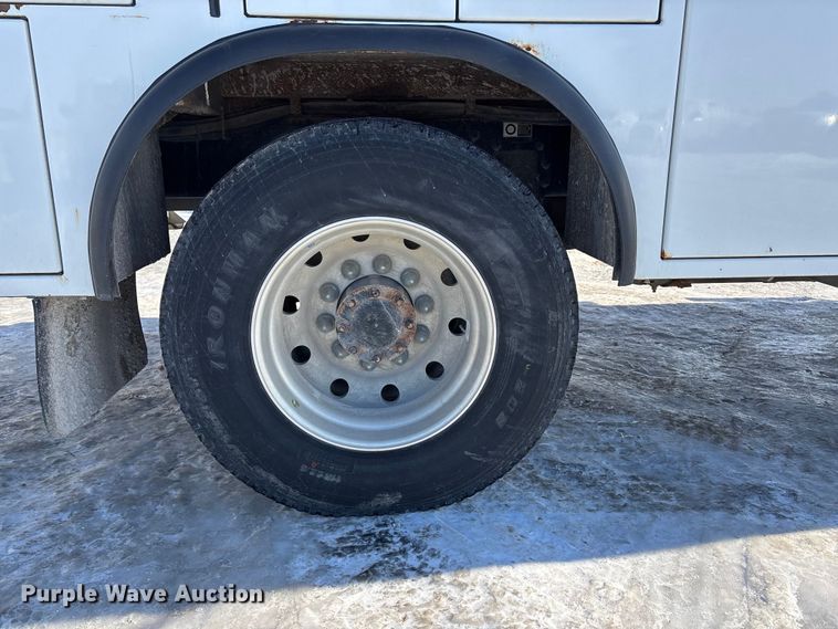 image for item FG1541 2019 Peterbilt 337 utility / service truck