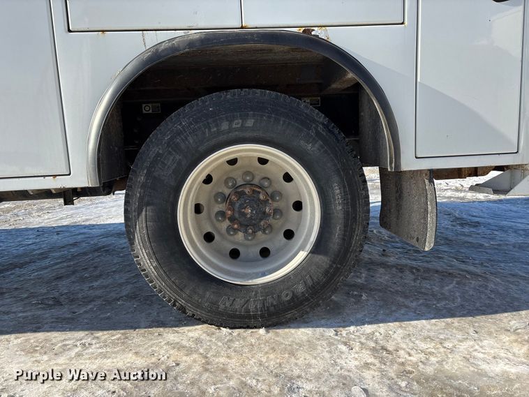 image for item FG1541 2019 Peterbilt 337 utility / service truck