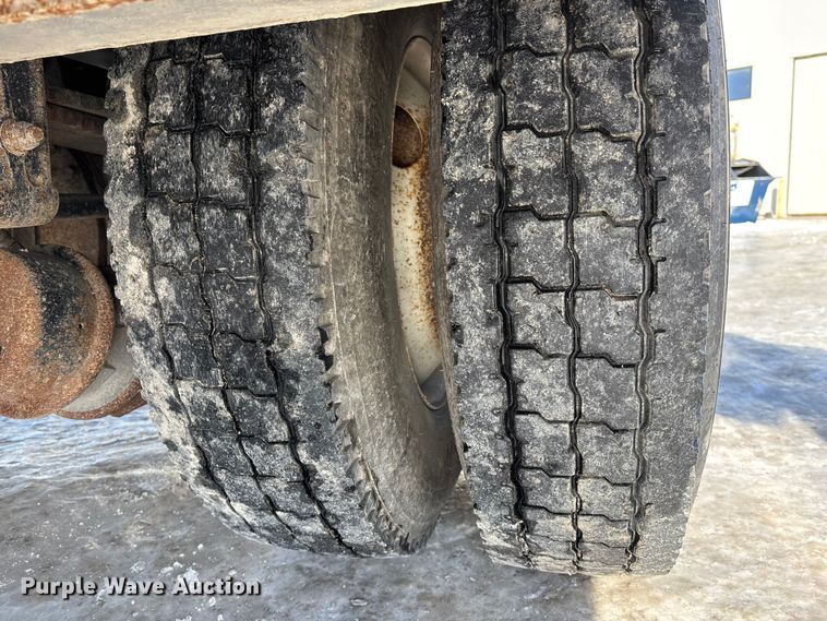 image for item FG1541 2019 Peterbilt 337 utility / service truck