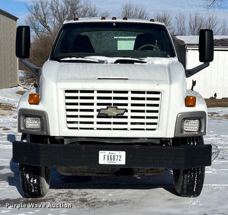 image for item FG1542 2006 Chevrolet C8500 truck cab and chassis