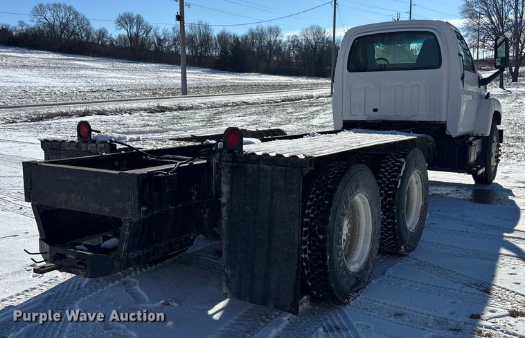 image for item FG1542 2006 Chevrolet C8500 truck cab and chassis